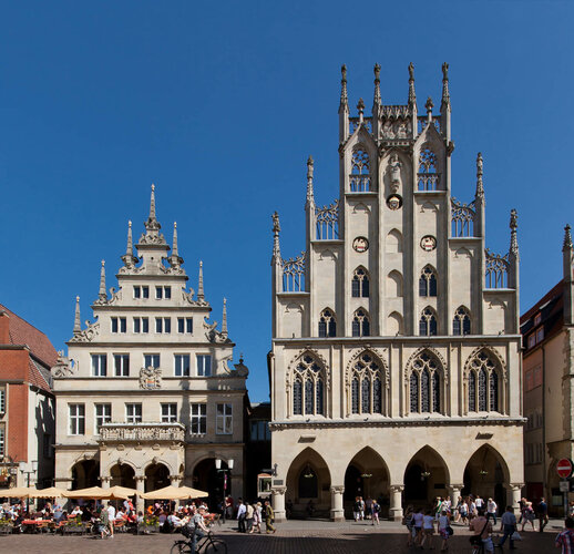 Fassade des historischen Rathauses und des Stadtweinhauses in Münster